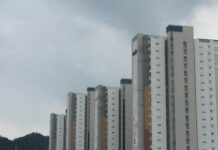 특공 자격 얻으려 위장이혼까지…부정 주택청약 154건 적발 a group of tall buildings