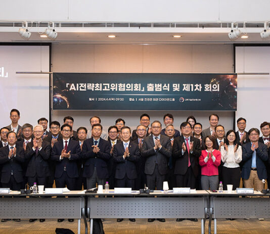 ‘AI 일상화’에 올해 7100억 원 투입…AI로 건강관리·돌봄 등 지원