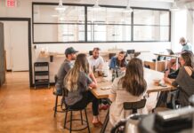 한 총리 “채 상병 특검법안 많은 문제점 있어…삼권분립 위배” talking people sitting beside table