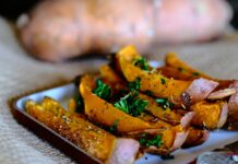 면역력 강화에 좋은 음식들 sliced vegetable on brown wooden chopping board