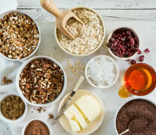 여름 더위에 건강 지키는 방법, 필수 영양소 sliced cheese on white ceramic bowl