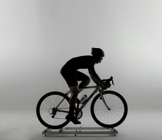 여름철 실내 운동기구 추천 man in black shirt riding on white and orange bmx bike