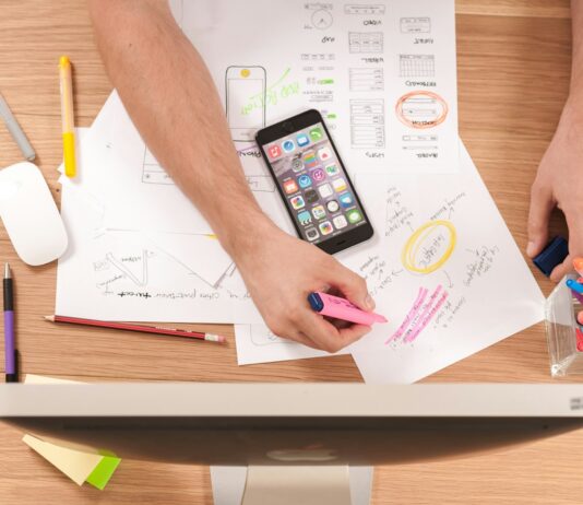 개인 맞춤별 공부법 person writing on white paper