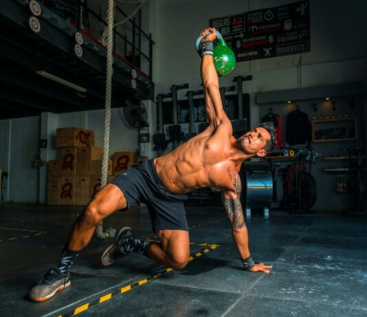 “팔에 힘이 안 들어가요”…초여름 ‘미세 근육통’ 무시하지 마세요 man in black shorts and black tank top doing push up