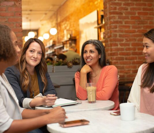 해양경찰청, 해양오염 취약선박 관리 강화… 안전하고 깨끗한 바다 만들기 woman in black jacket sitting beside woman in white blazer