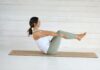 필라테스, 바쁜 한국인의 건강 루틴에 스며들다 Woman in boat pose on yoga mat