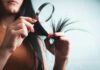 건강한 헤어 트렌드, 일상 습관이 좌우한다 Woman examining split ends of hair with magnifying glass